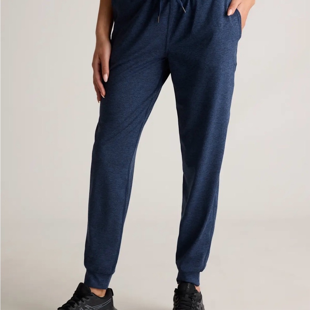 Quince flow knit joggers. Size medium. Like new.